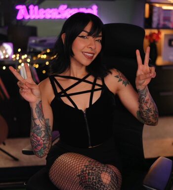 AileenSenpaiReacts