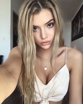Alissa Violet