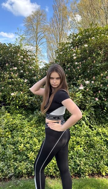 Angelina_Dehlow