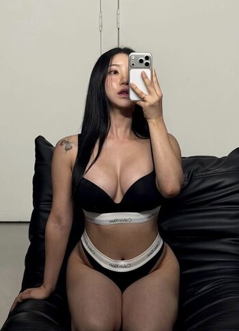 Full leaked Cehwie private onlyfans photo