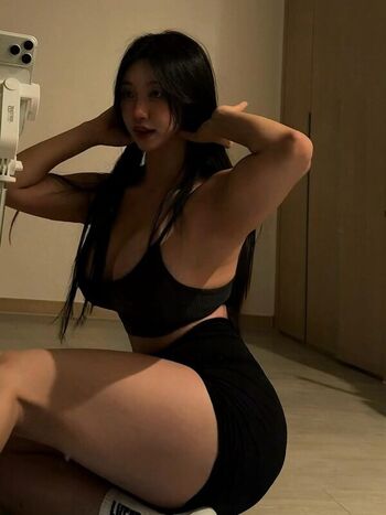 Full leaked Cehwie private onlyfans photo