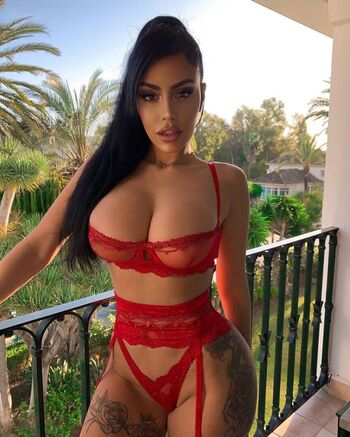 Chloe Saxon