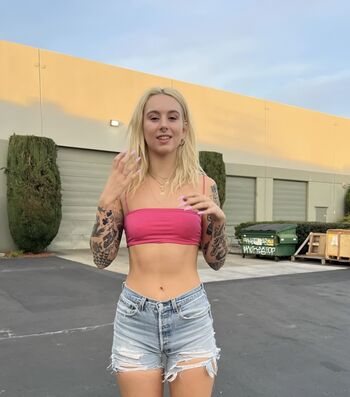 Full leaked Ellieridgerealtor private onlyfans photo