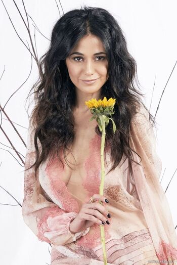 Full leaked Emmanuelle chriqui private onlyfans photo