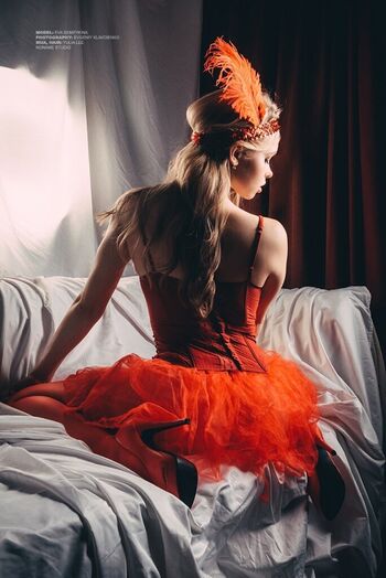 Eva Lee Model