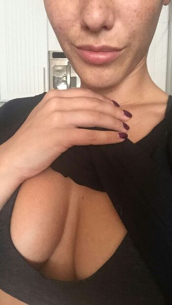 Eva Lovia