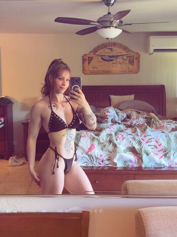 hannah_inthegym