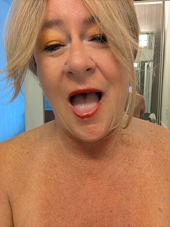 Hotkinkylady