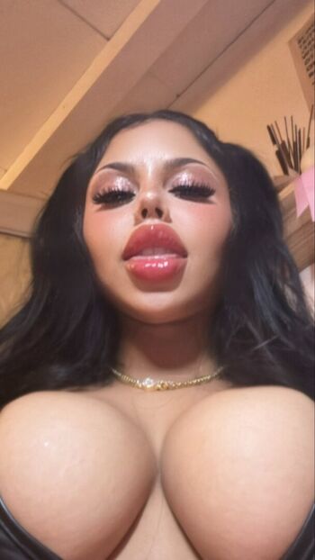 Full leaked Iluvcinnie private onlyfans photo