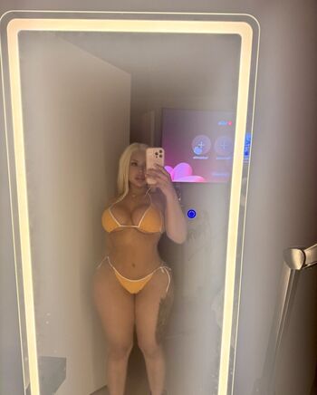 Full leaked Iluvcinnie private onlyfans photo