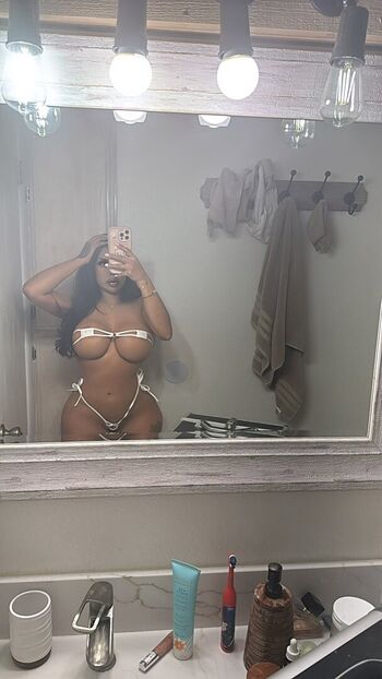 Full leaked Iluvcinnie private onlyfans photo
