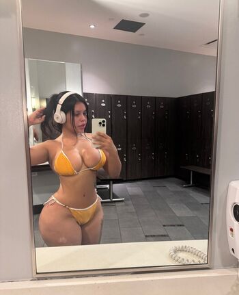 Full leaked Iluvcinnie private onlyfans photo