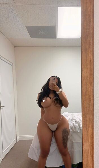 Full leaked Iluvcinnie private onlyfans photo