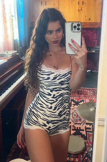 Jacquie Lee