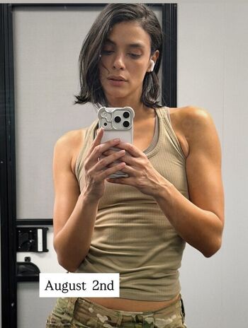 Laysla De Oliveira