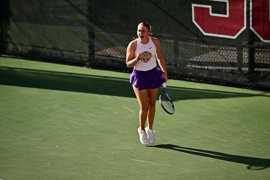 Lsu woman tennis