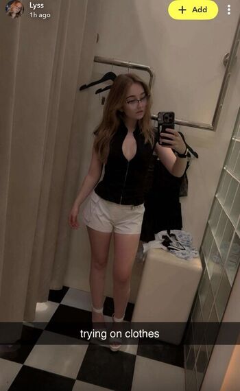 Full leaked Lyssaurora private onlyfans photo