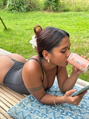 Full leaked Mia z page private onlyfans photo
