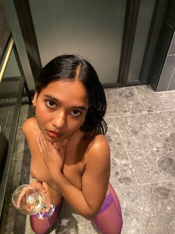 Full leaked Mia z private onlyfans photo