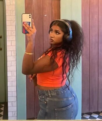 Full leaked Miss viv page private onlyfans photo