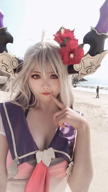 Nini April Cosplay