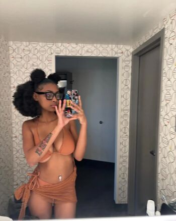 Full leaked Queen adams private onlyfans photo