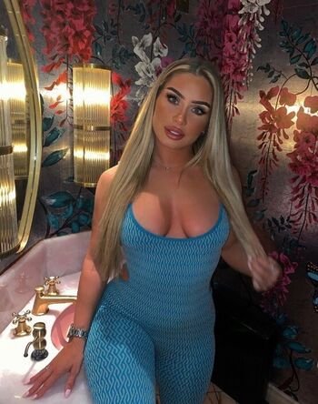 Full leaked Roxyrhoades private onlyfans photo