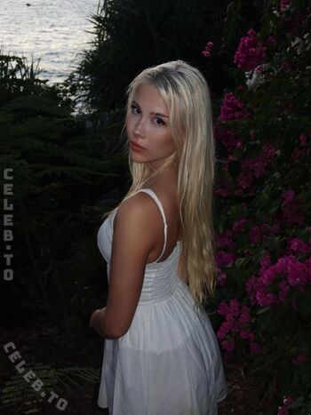 Full leaked Sarahtoninx private onlyfans photo