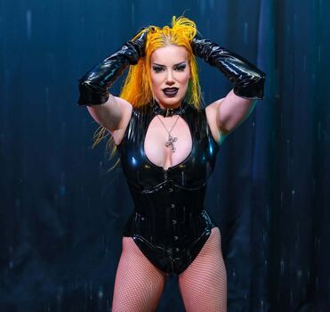 Taya Valkyrie