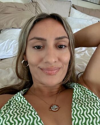 Violeta Dee