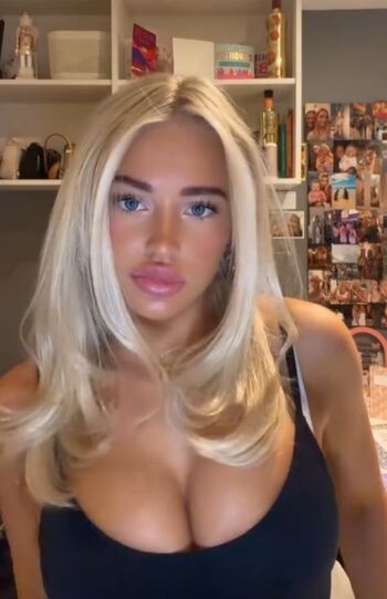 Full leaked Azzurra moretti/ private onlyfans photo