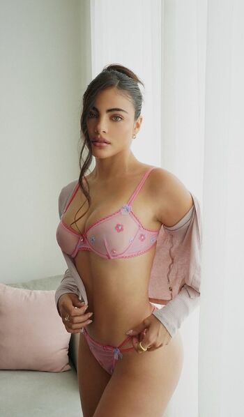 Full leaked Women in bikinis private onlyfans photo