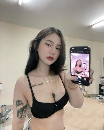 Full leaked Yona z private onlyfans photo