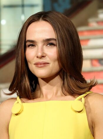 Zoey Deutch